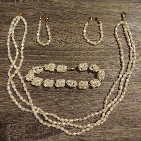 Pearl Jewelry Set - Picture 2 of 6